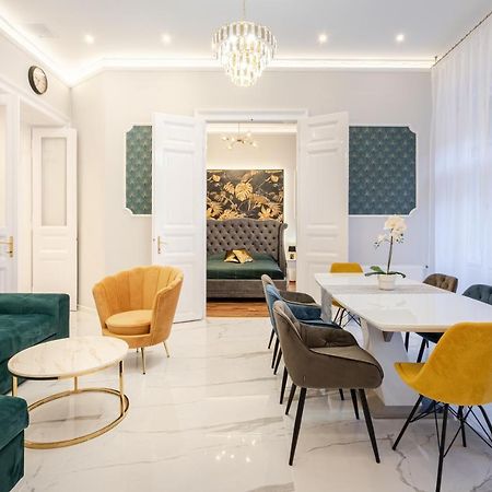 Premium Art Deco Apartment At Broadway // 4Bdr & 3Br 부다페스트 외부 사진