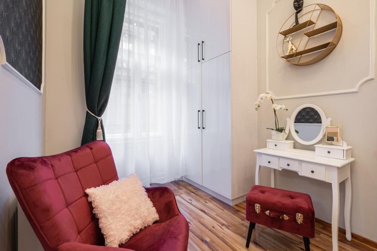 Premium Art Deco Apartment At Broadway // 4Bdr & 3Br 부다페스트 외부 사진