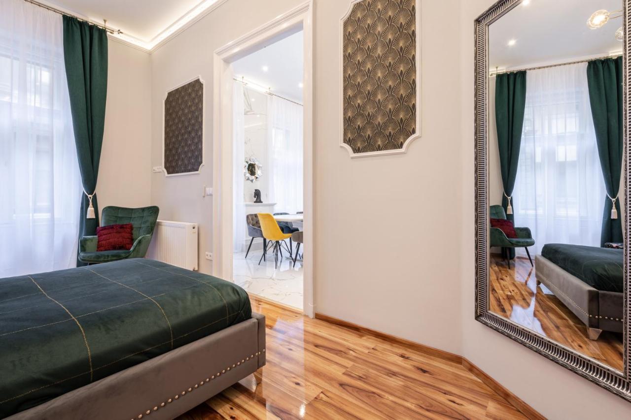 Premium Art Deco Apartment At Broadway // 4Bdr & 3Br 부다페스트 외부 사진