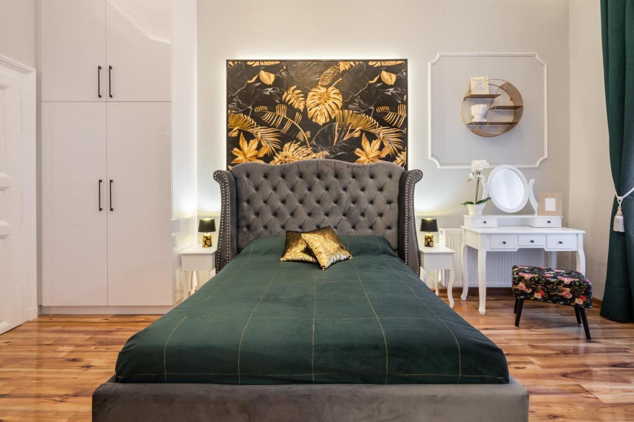 Premium Art Deco Apartment At Broadway // 4Bdr & 3Br 부다페스트 외부 사진