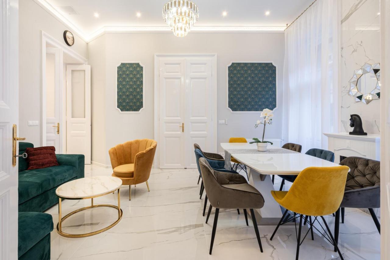 Premium Art Deco Apartment At Broadway // 4Bdr & 3Br 부다페스트 외부 사진