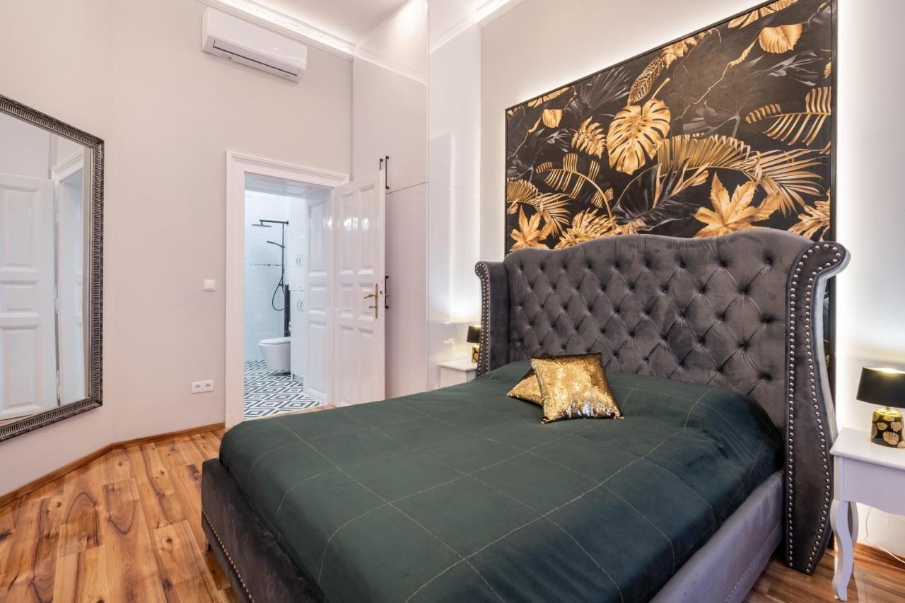 Premium Art Deco Apartment At Broadway // 4Bdr & 3Br 부다페스트 외부 사진