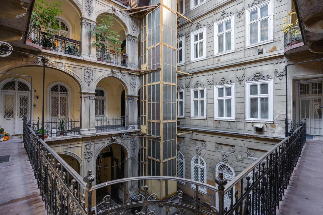 Premium Art Deco Apartment At Broadway // 4Bdr & 3Br 부다페스트 외부 사진