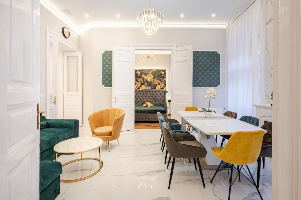 Premium Art Deco Apartment At Broadway // 4Bdr & 3Br 부다페스트 외부 사진